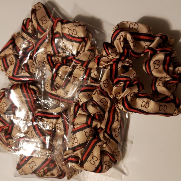 Gucci GG Satin Scrunchy - Picture 2 of 2